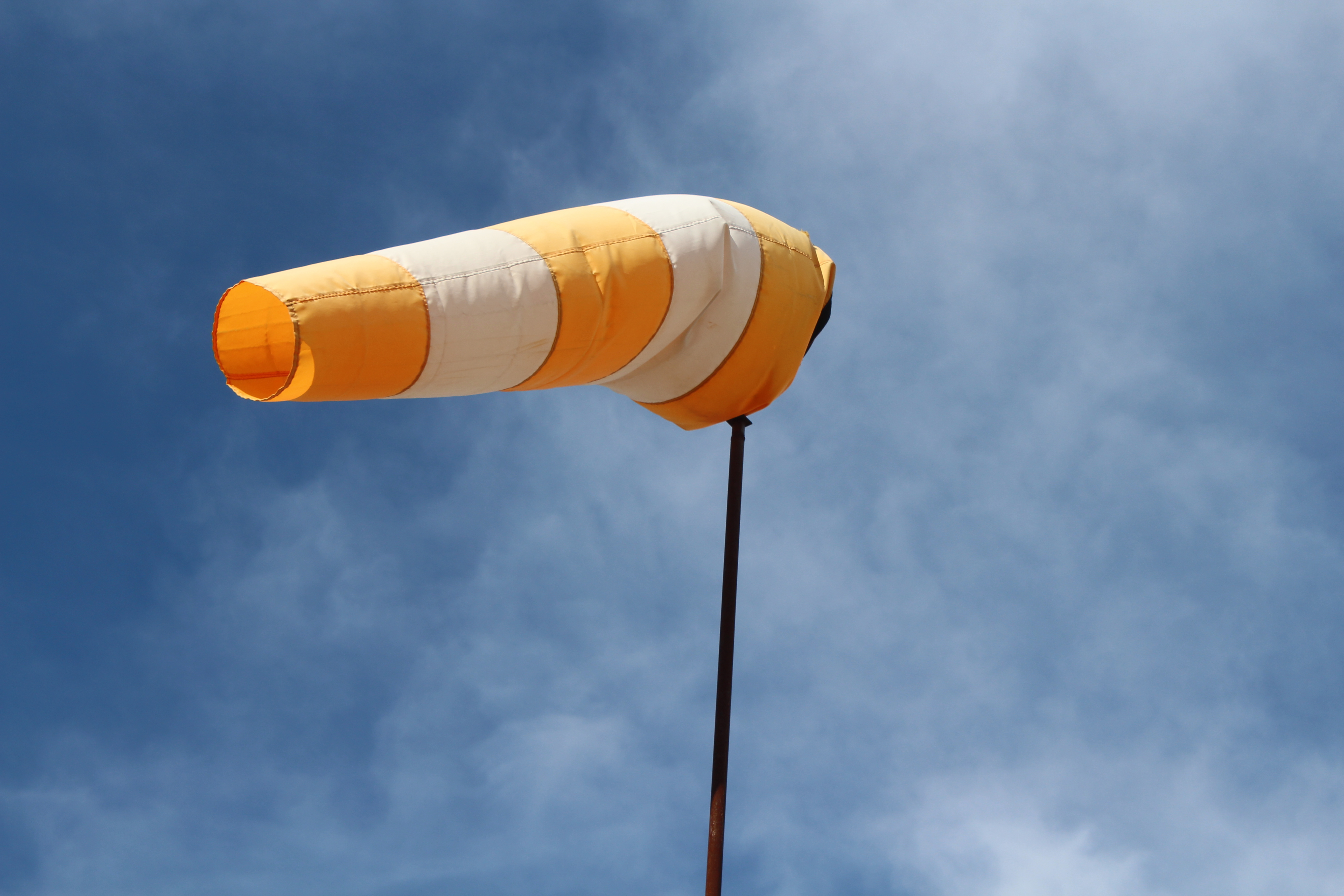 Жители Аксая пожаловались на запах сероводорода