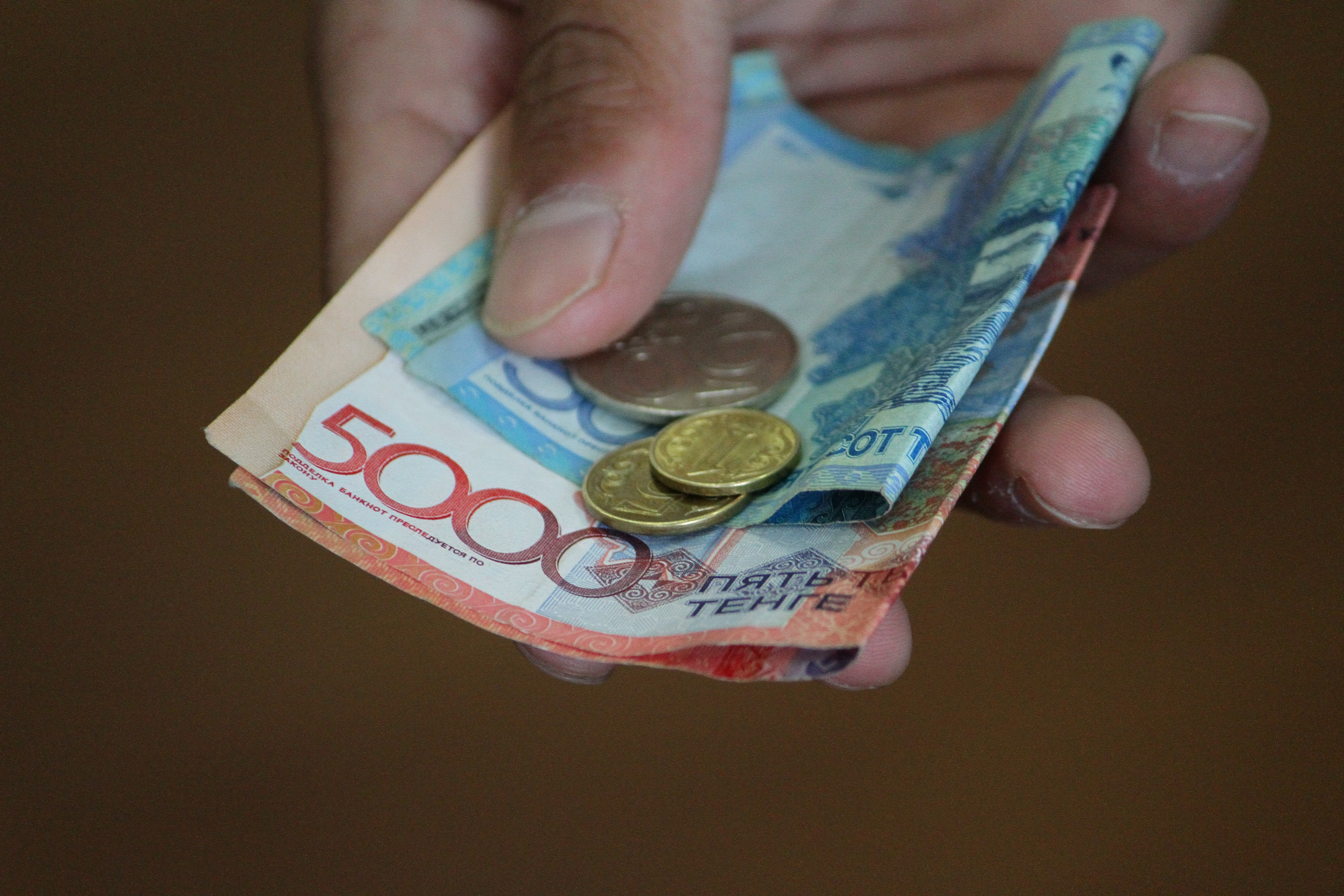 Кому платят специальное государственное пособие в Казахстане