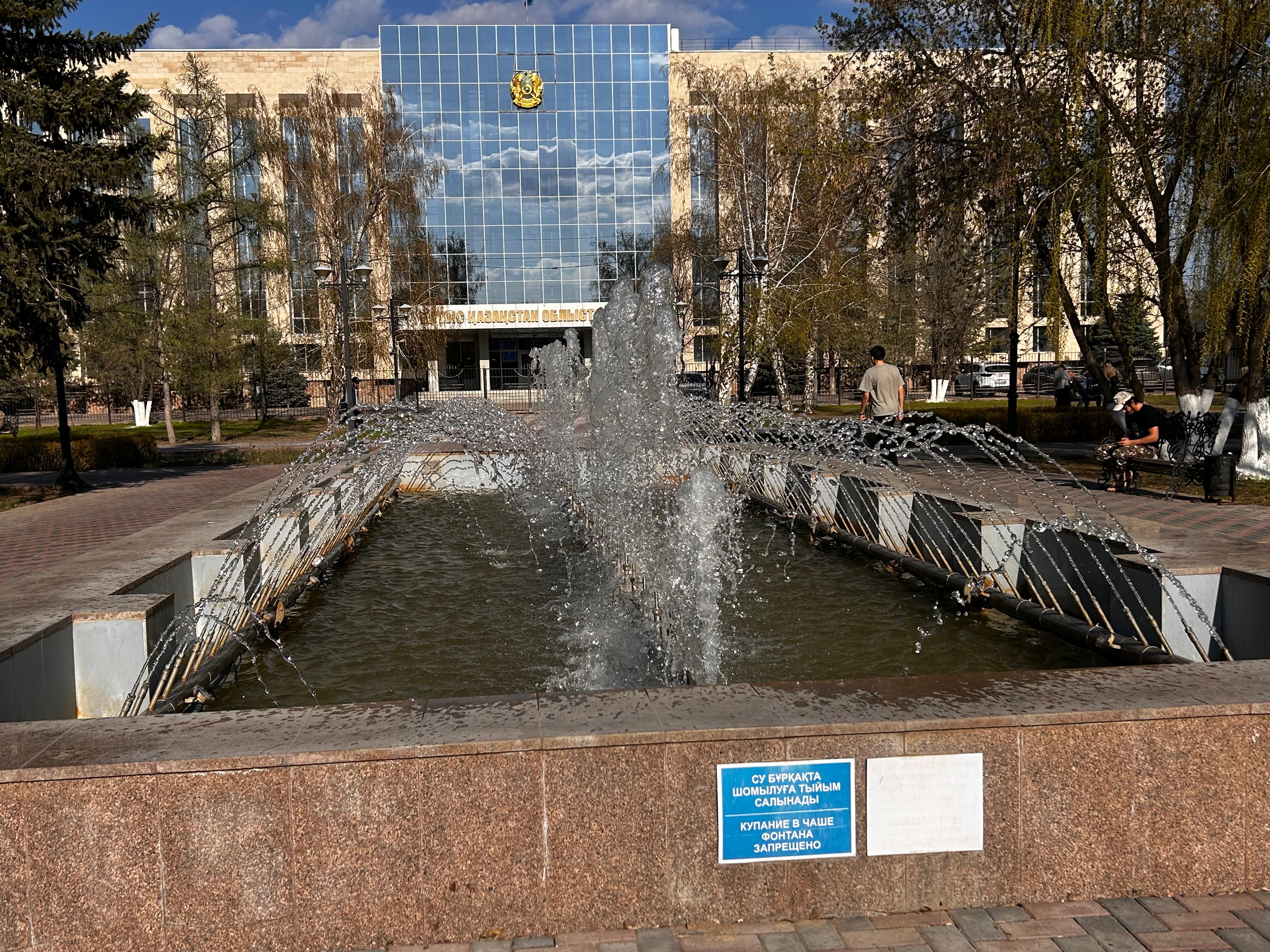 Три фонтана уже заработали в Уральске