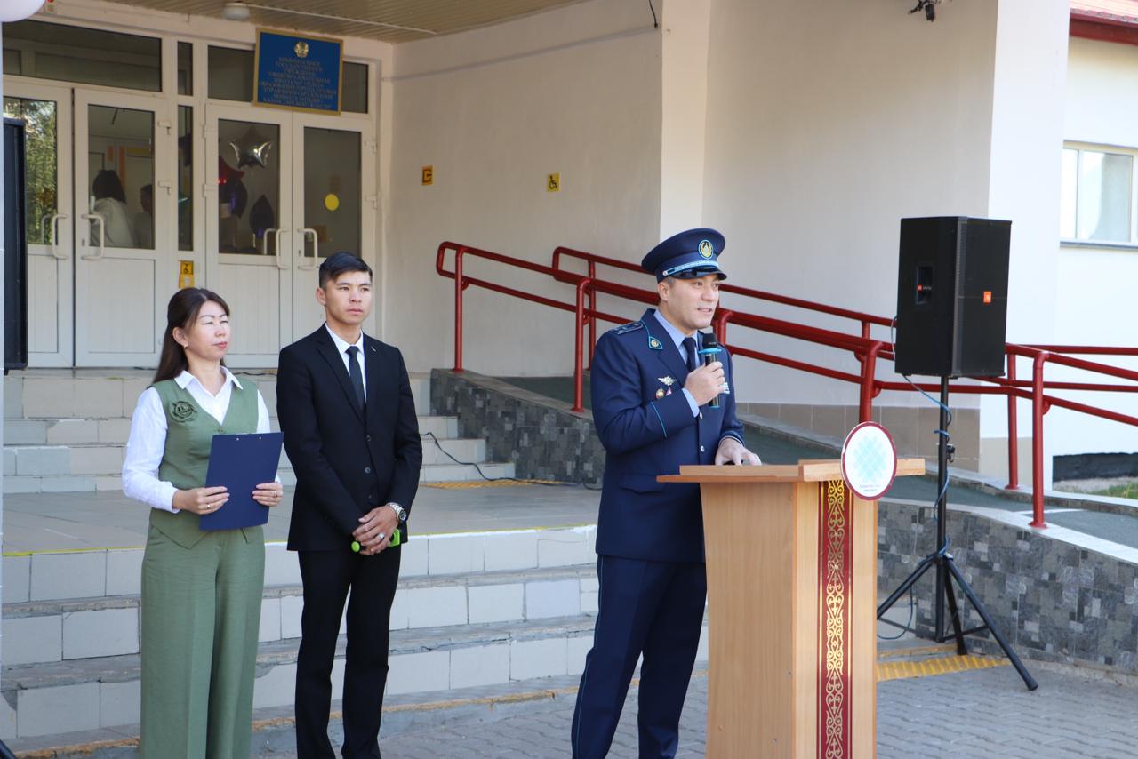 О вреде наркотиков рассказали школьникам во время линейки в Уральске