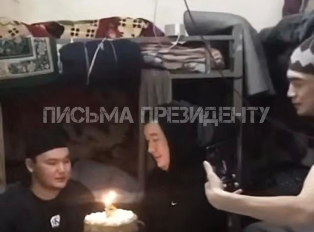 Колонка, торт и телефон: подозреваемые в убийстве Шерзата отпраздновали день рождения в ИВС