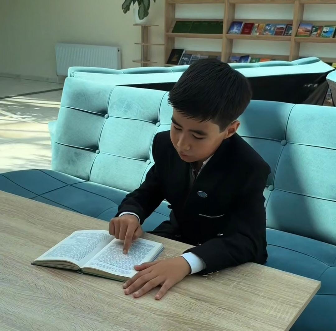 17 тысяч слов в минуту читает школьник из Актау