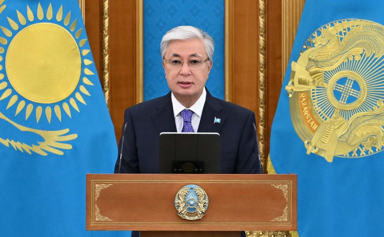 Токаев поздравил казахстанцев с Днем Конституции