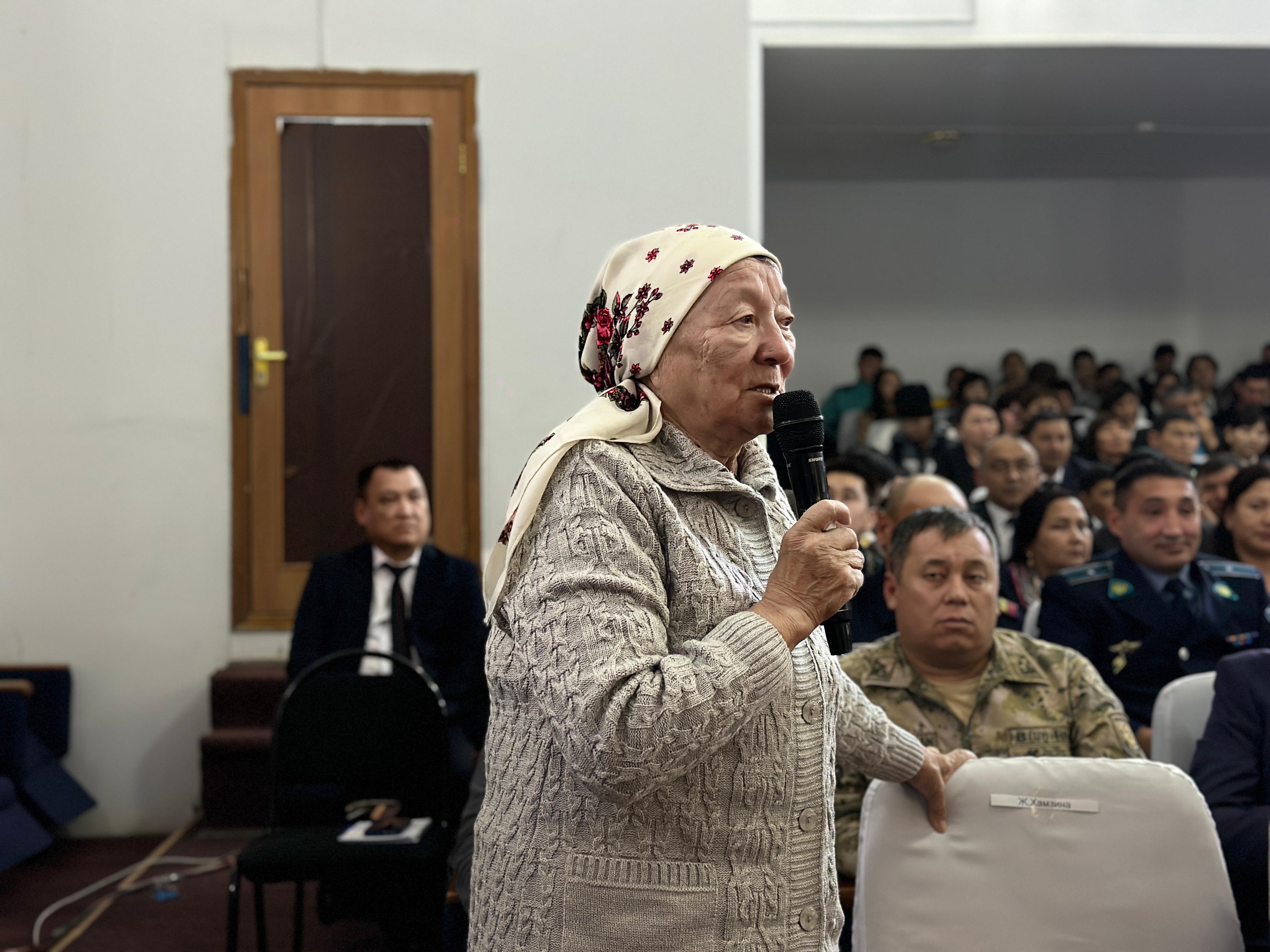 Аким ЗКО встретился с жителями Жанибекского района