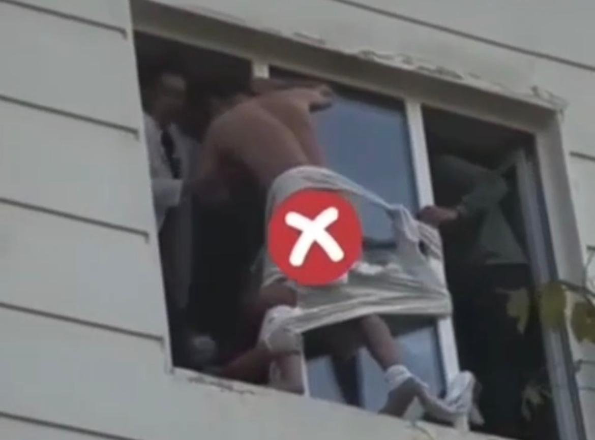 Голый мужчина пытался выпрыгнуть из окна палаты реанимации в Мангистау