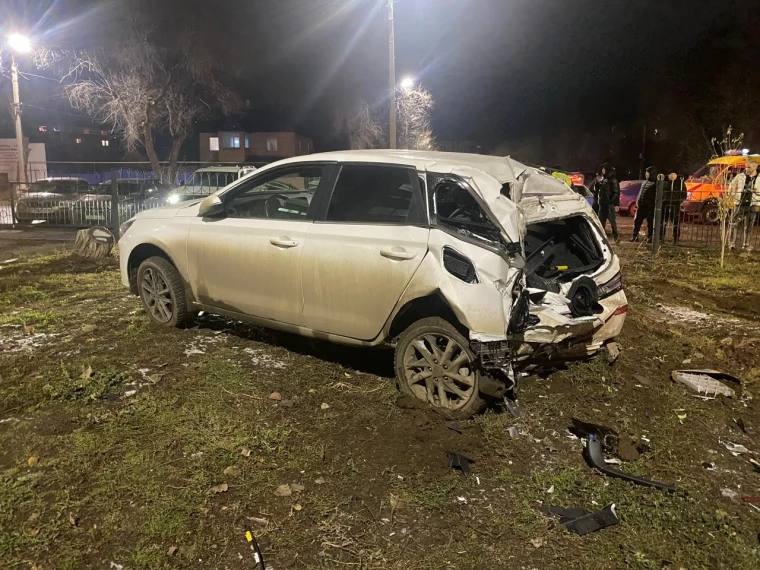 Фура врезалась в школу в Уральске: моральный вред владельца легковушки оценили в 50 тысяч тенге