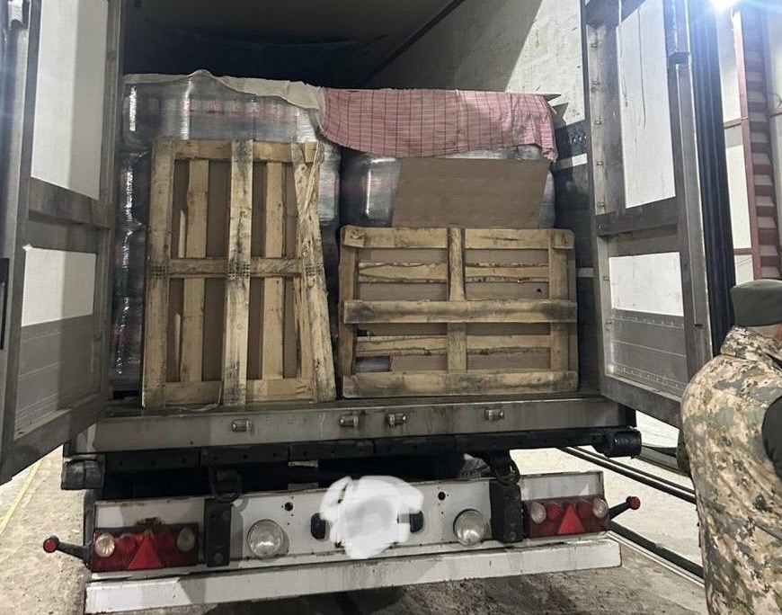 Нелегалов в фуре с ящиками Coca-Cola пытались вывезти в Россию