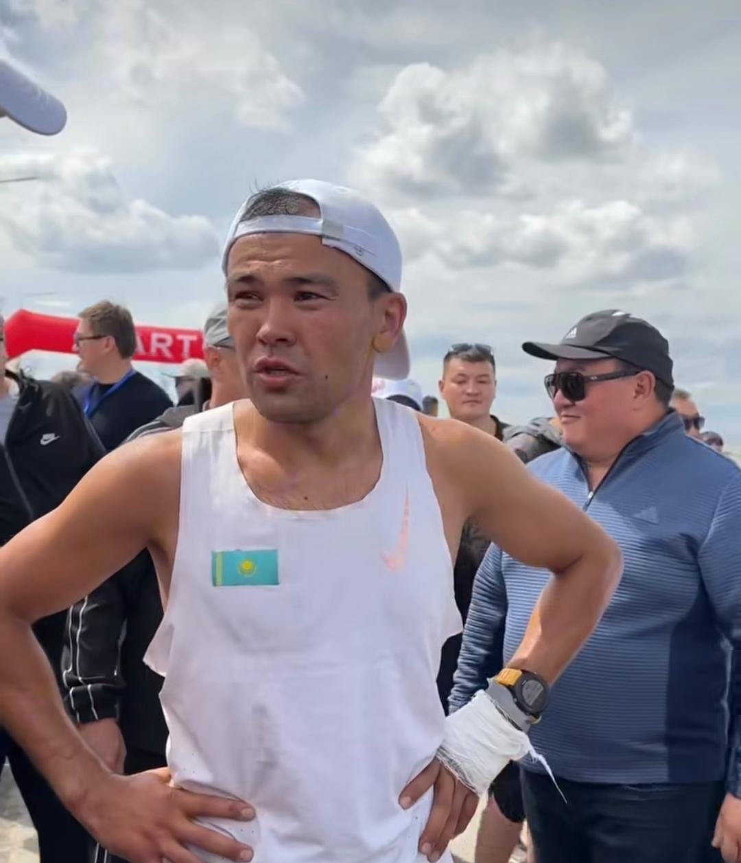 Ультрамарафонец из Уральска пробежал 180 км за 19 часов и выиграл авто