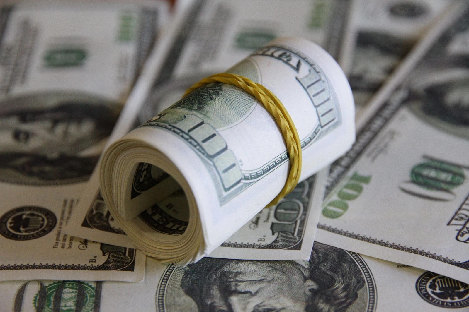 518 тенге превысил курс доллара на фондовой бирже