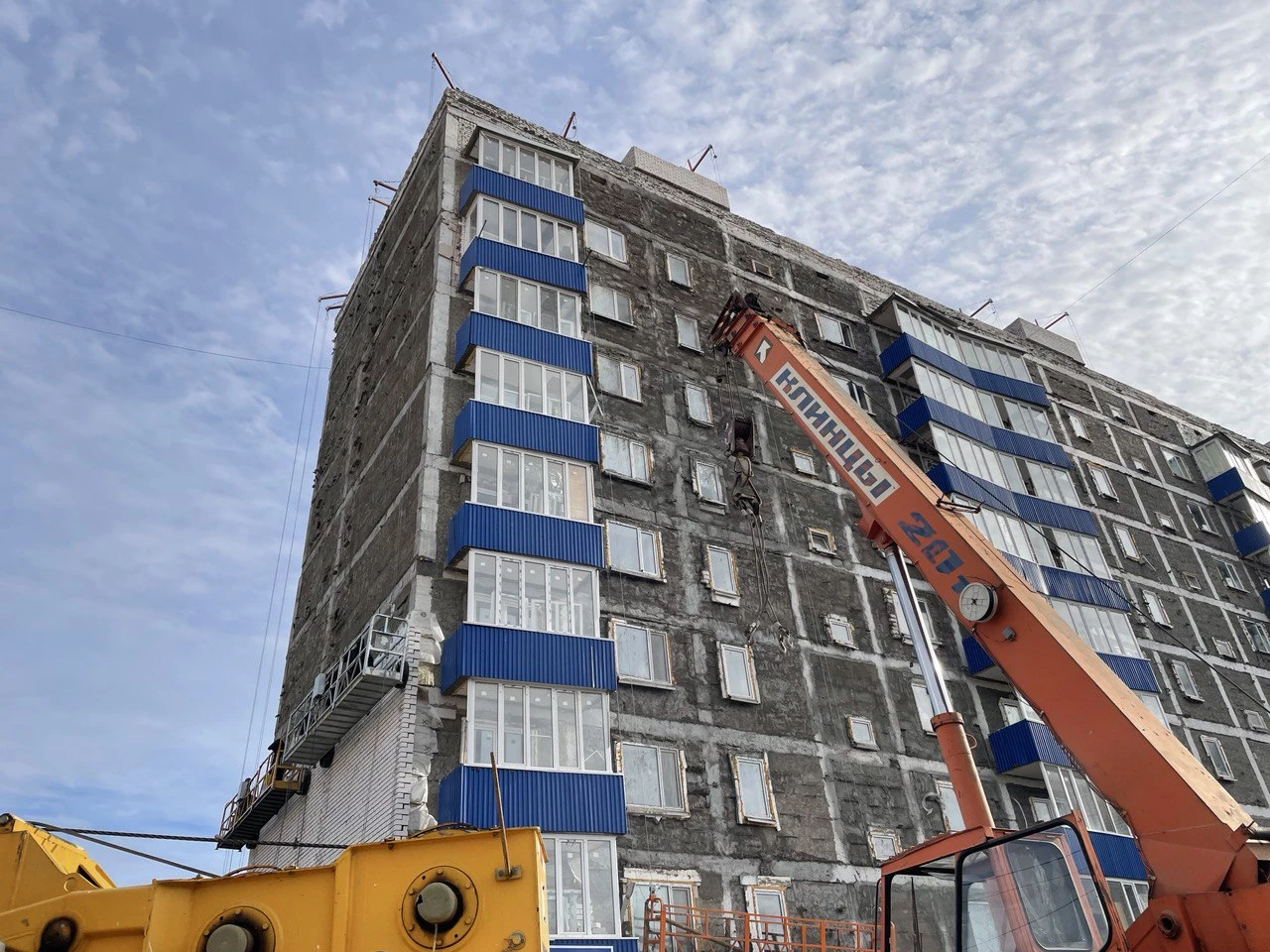 Многоэтажка может рухнуть: жители проблемного дома в Уральске обратились в акимат