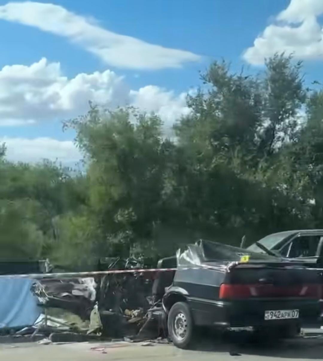 Один человек погиб в жуткой аварии на трассе в ЗКО