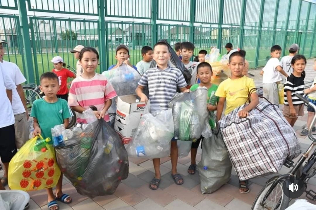 Пять тысяч мороженого обменяли на пластиковые бутылки в Атырау