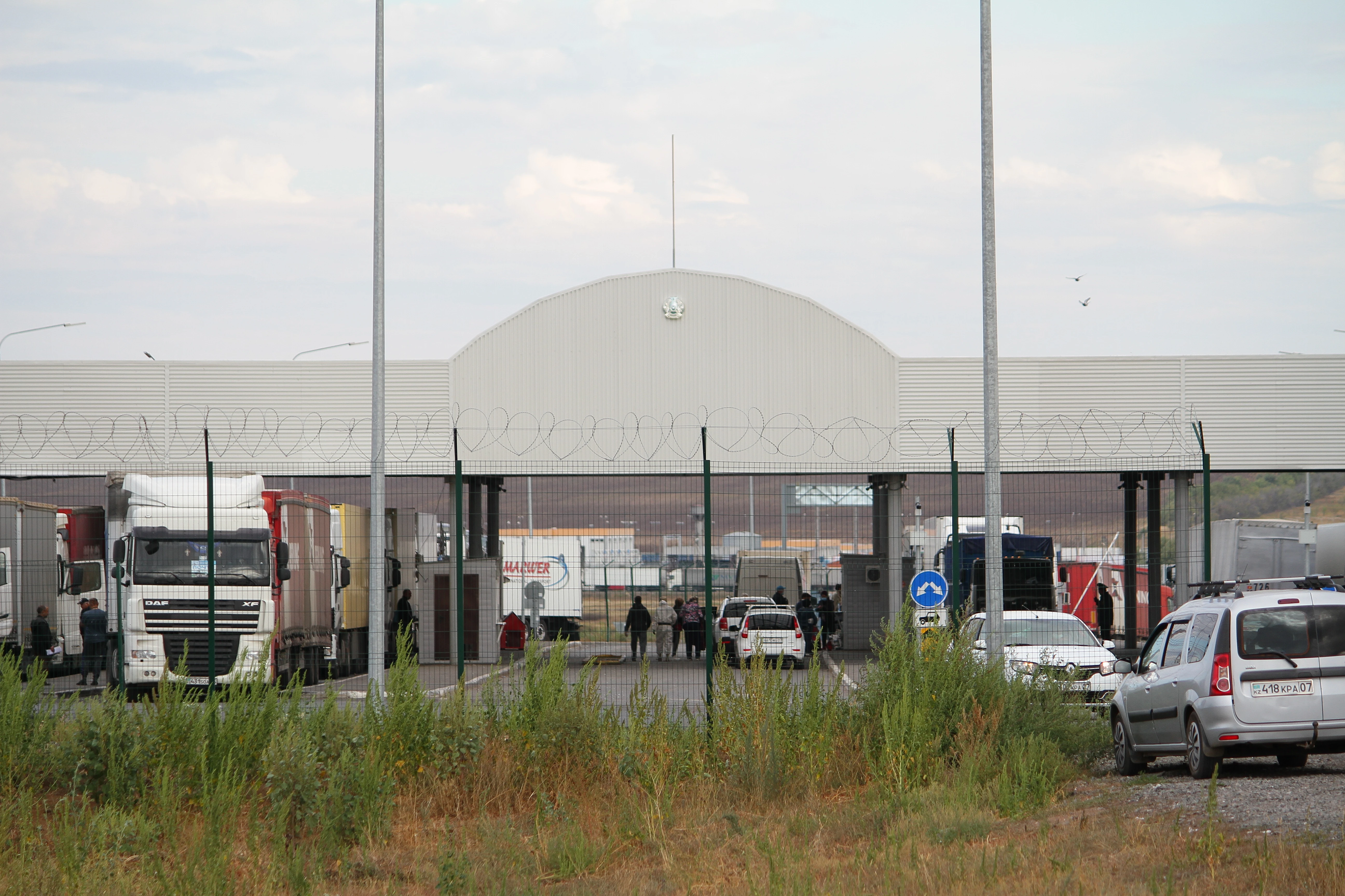 Автобусам разрешили пересекать границу через пост «Сырым» в ЗКО