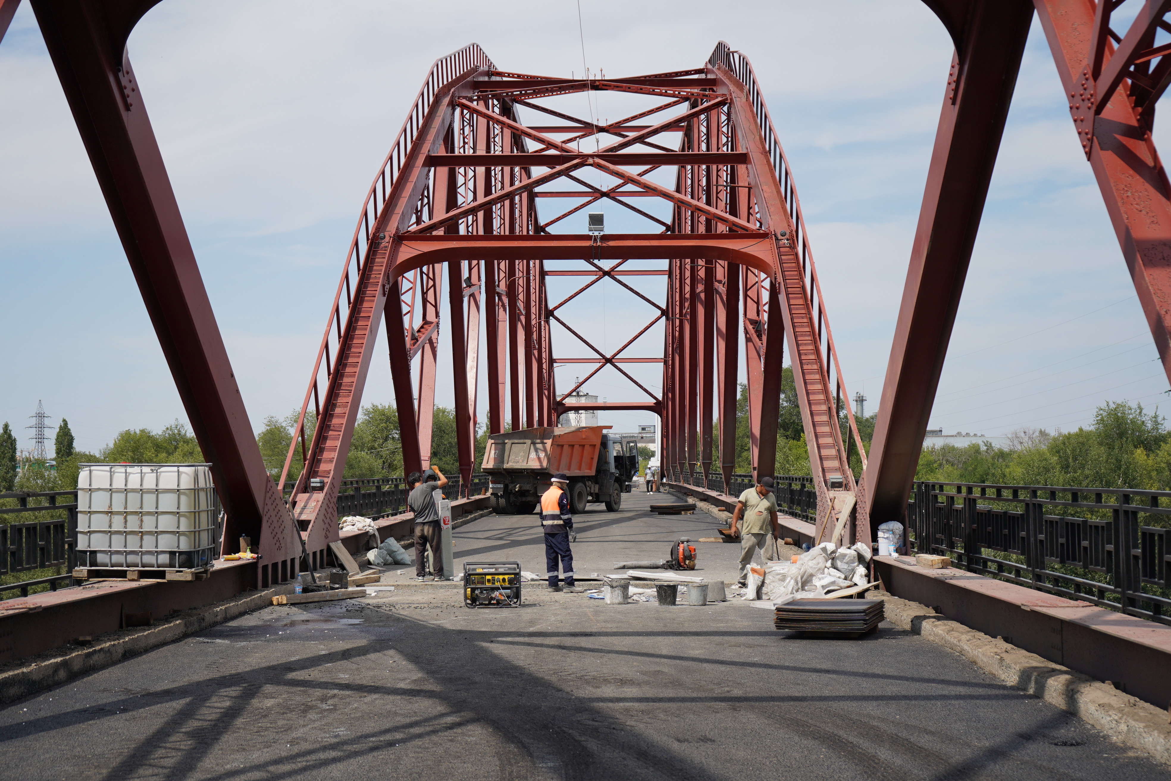 Мост не открыли в Уральске