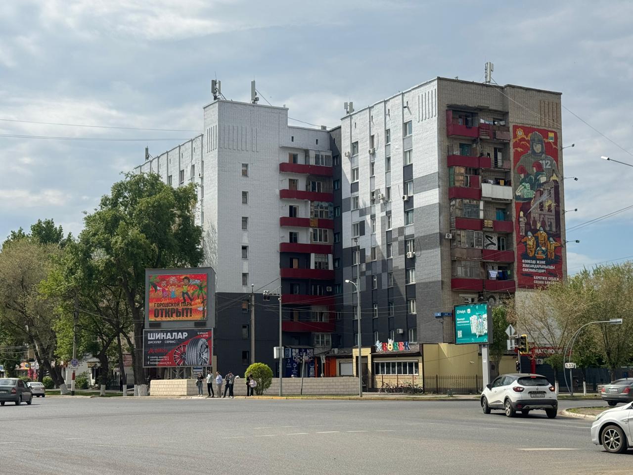 Ремонт фасадов многоэтажек в Уральске: как выглядят общежития после обновления