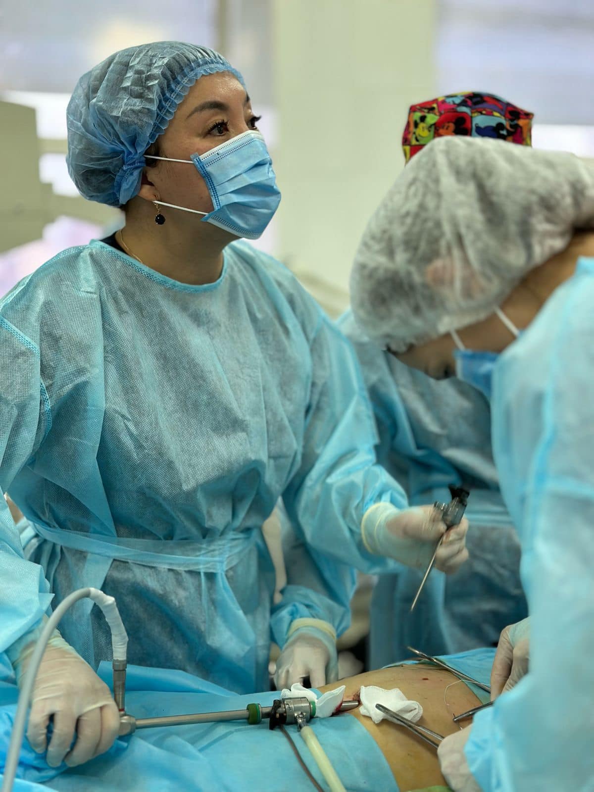 14 литров жидкости выкачали из молодой девушки врачи Атырау