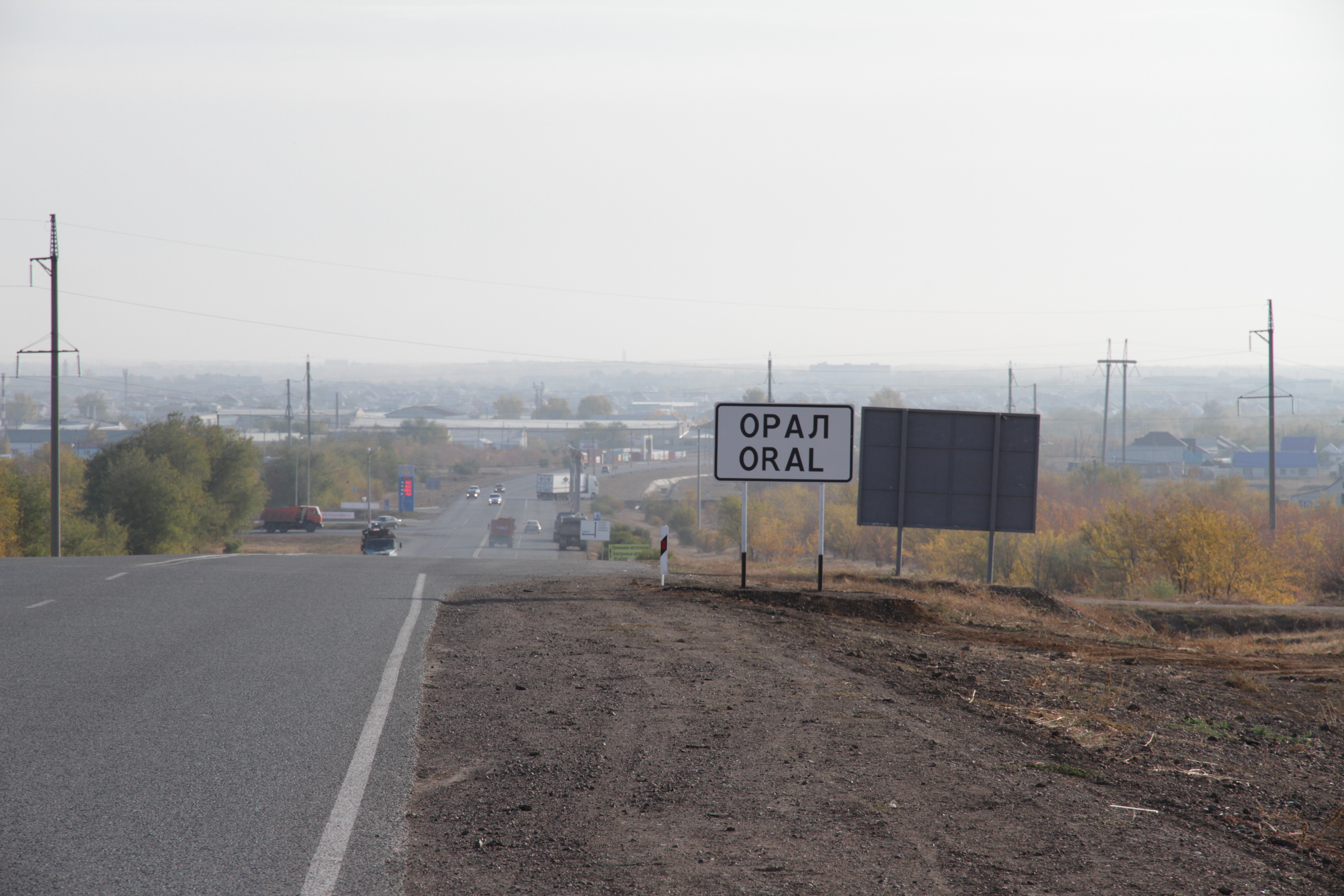 Дорожный знак в «голой» степи возмутил водителей ЗКО