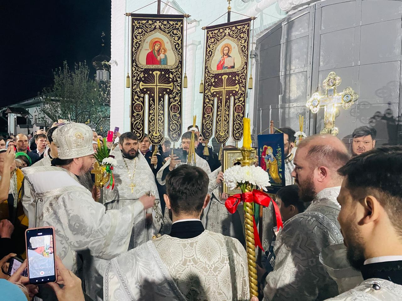 Православные уральцы встречают Светлую Пасху