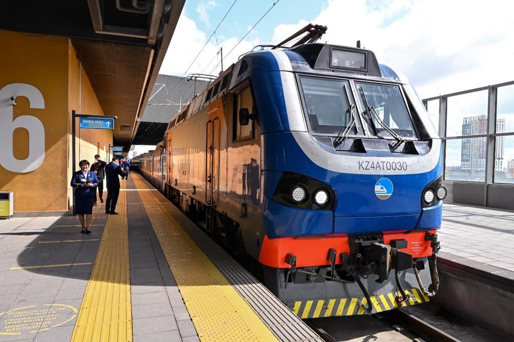 Работников казахстанских поездов активно «карают» за провоз «зайцев»