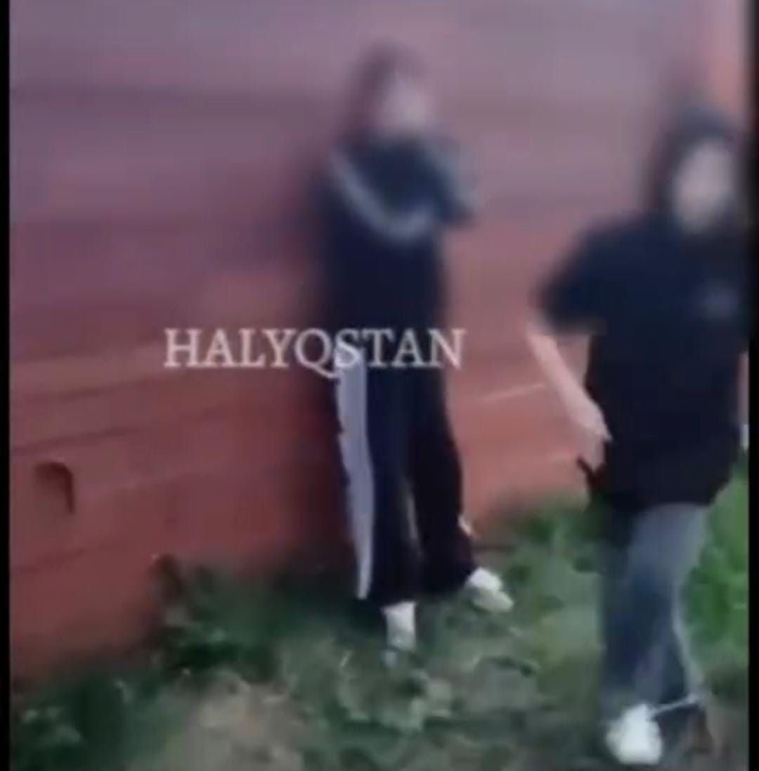 Девочки-подростки жестоко избивали сверстницу и грозились поставить «на счетчик»