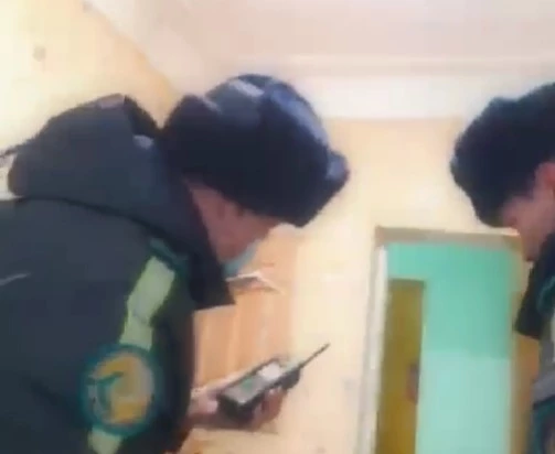 В Уральске девушка пыталась выпрыгнуть из окна гостиницы