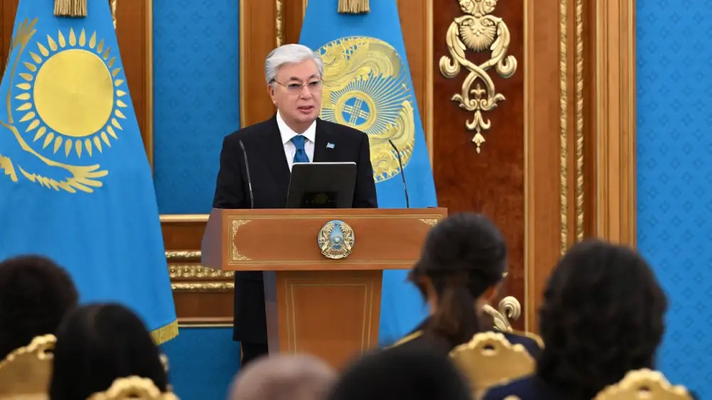 Президент Казахстана поздравил женщин с 8 Марта