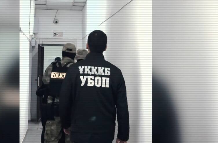 В Уральске задержали группировку, вымогавшую полмиллиона тенге у студента