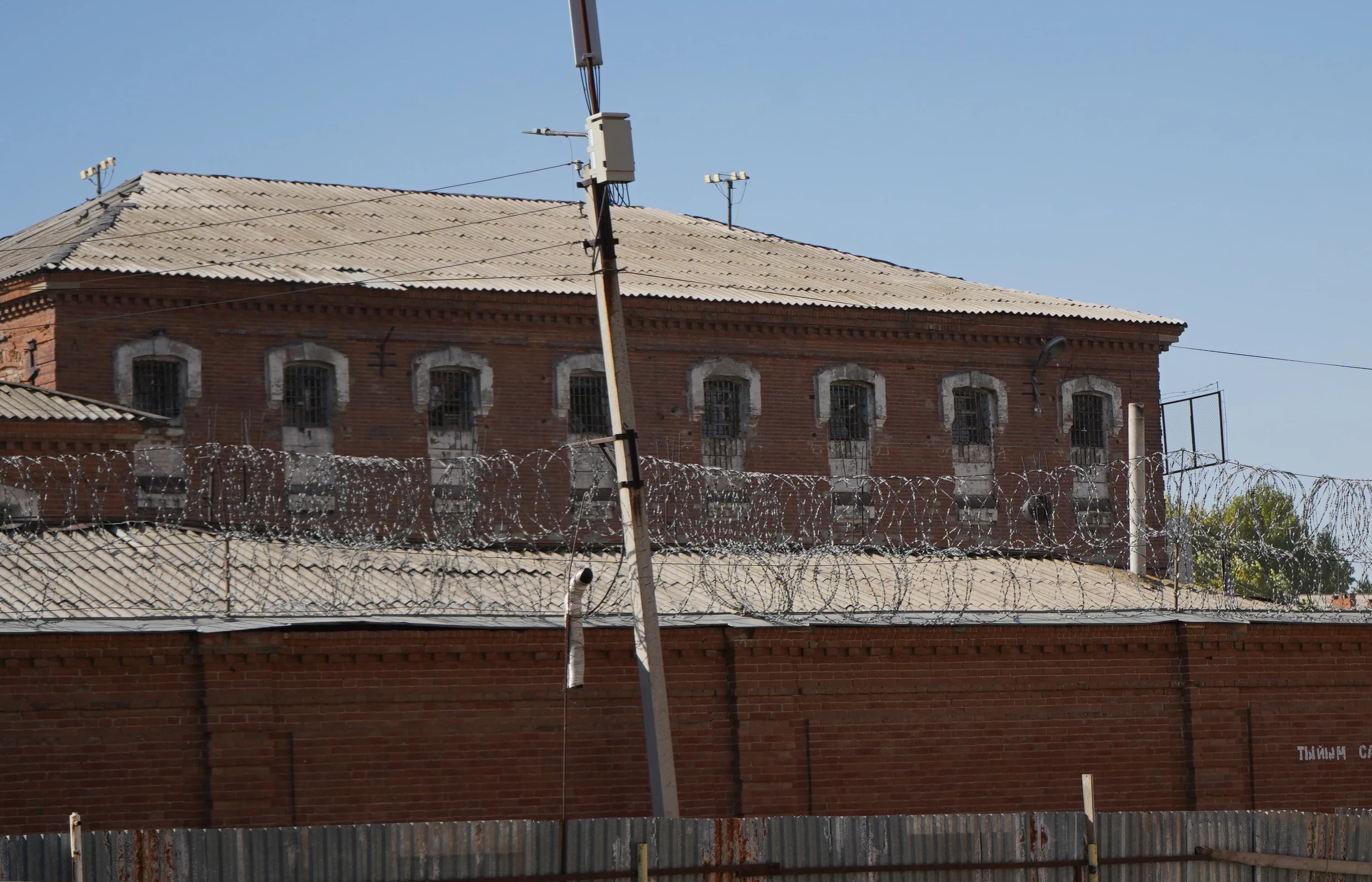 Здание СИЗО Уральска признано аварийным: куда отправят арестованных