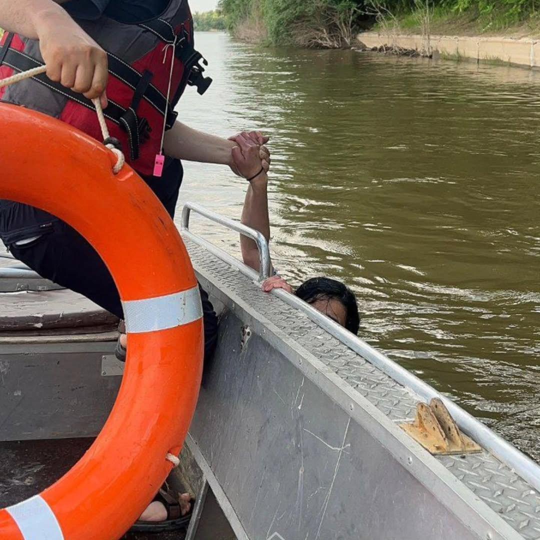 Өліммен арпалыс: Оралда әйел адам судан аман қалды