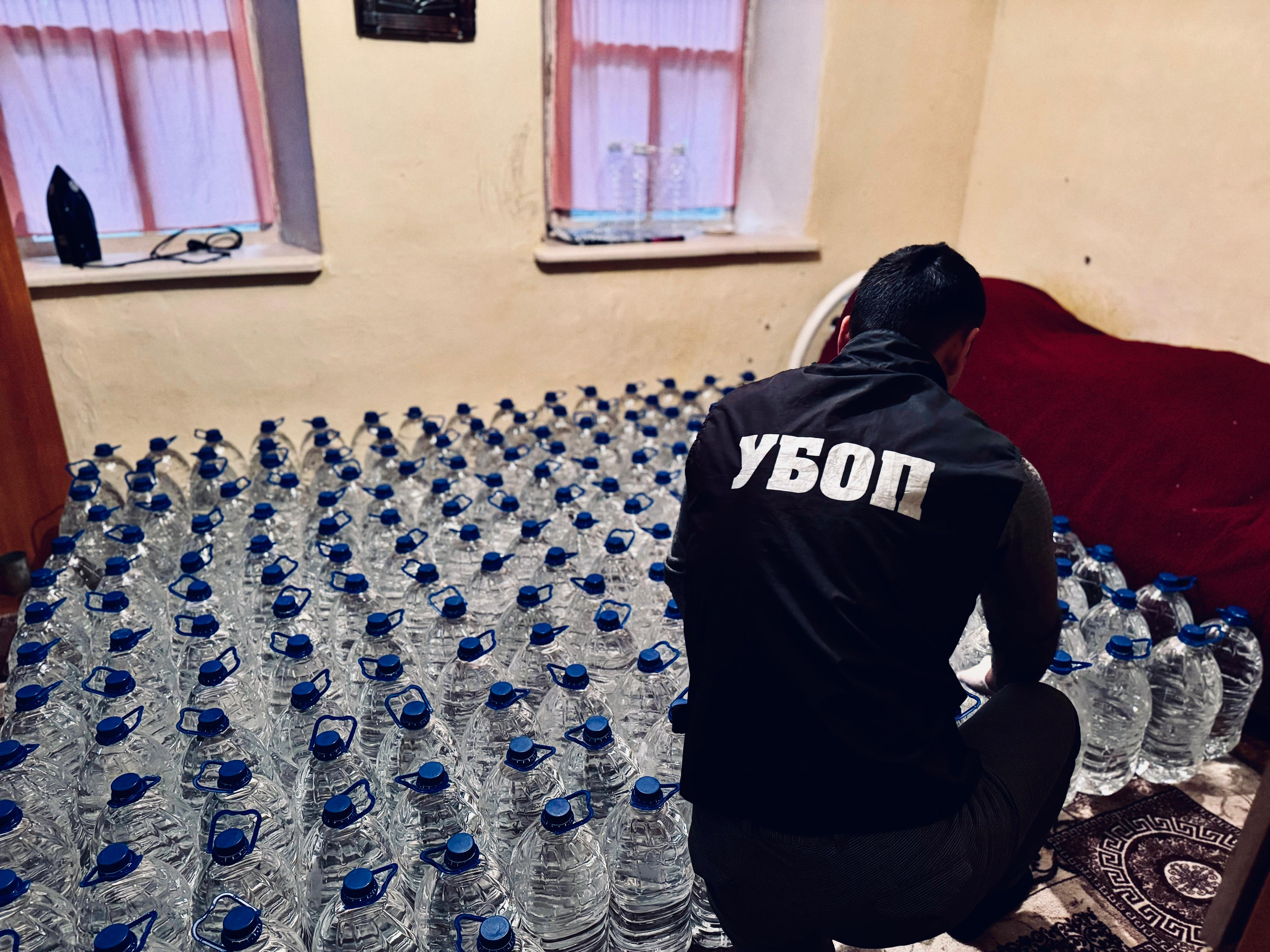 Около 2 тысяч литров «паленого» спирта изъяли у жителя ЗКО