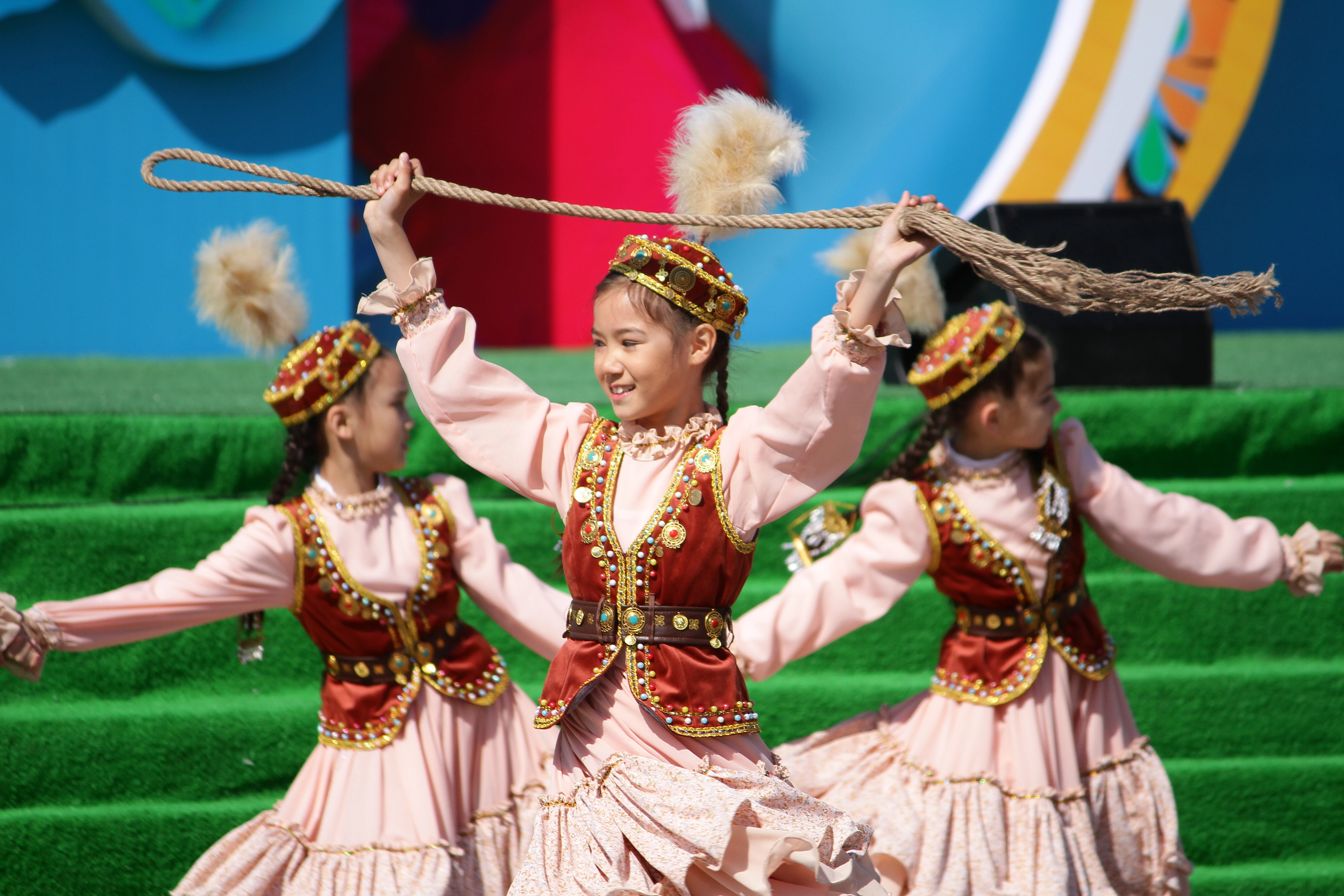 Более 1,5 тысячи детей занимаются творчеством в Бурлинском районе