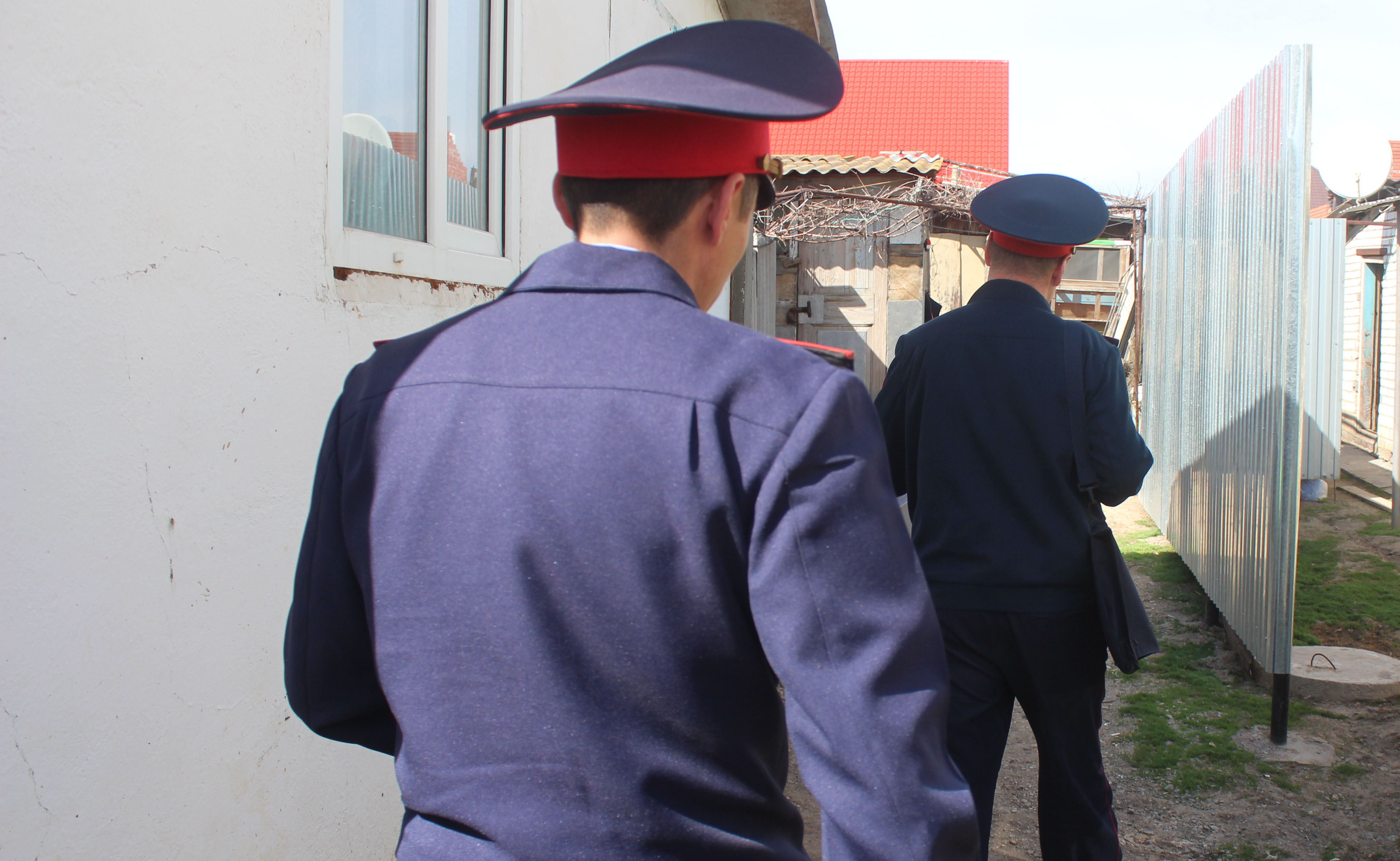 Участковые ЗКО проверяют чердаки, квартиры и заброшенные здания