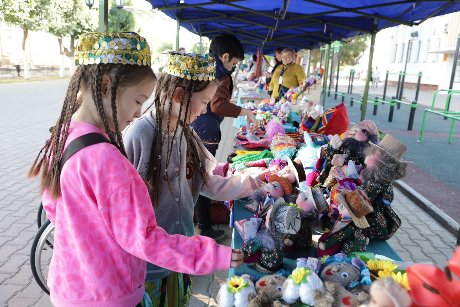 «Город мастеров» развернулся на Арбате в Уральске