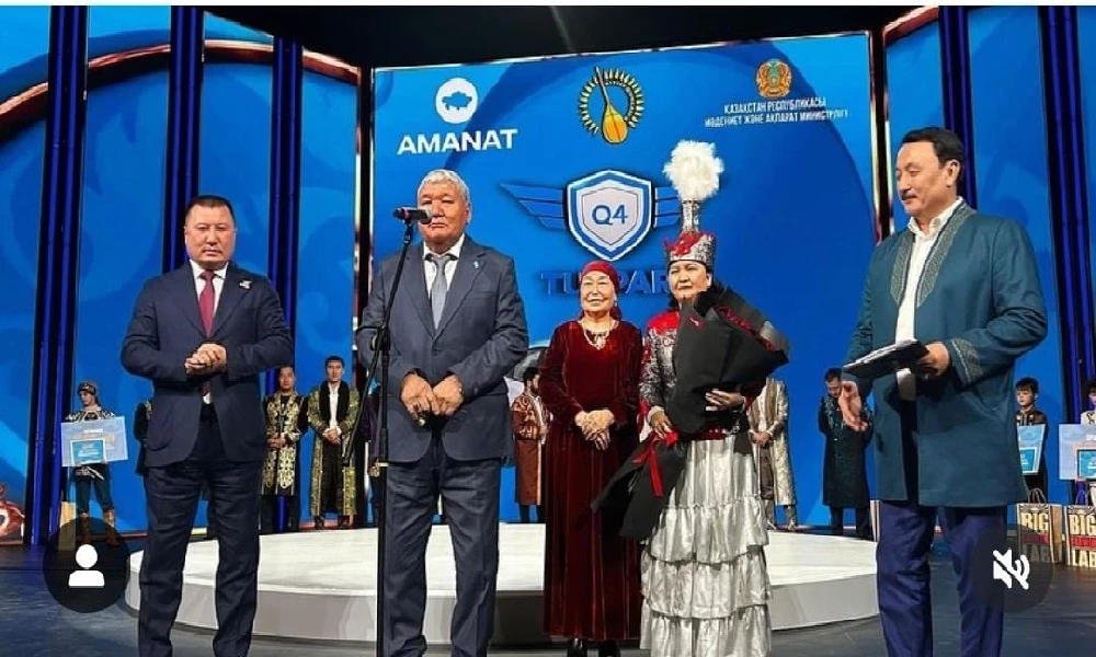 Жансая Мусина из Уральска стала победителем республиканского айтыса