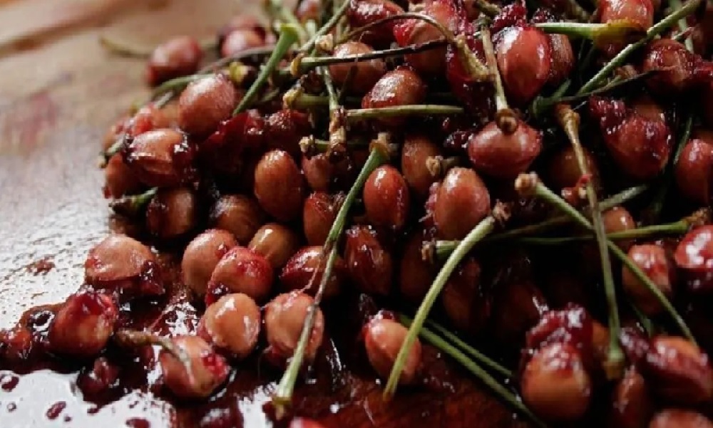 Домашнее вишневое вино едва не убило жителя Алматы