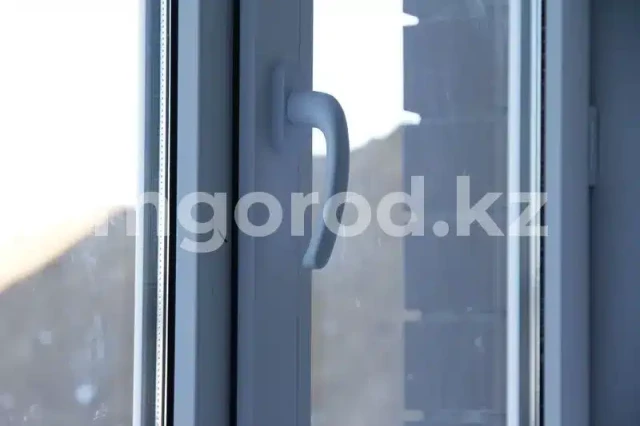 Пятилетний ребенок выпал из окна многоэтажного дома в Уральске