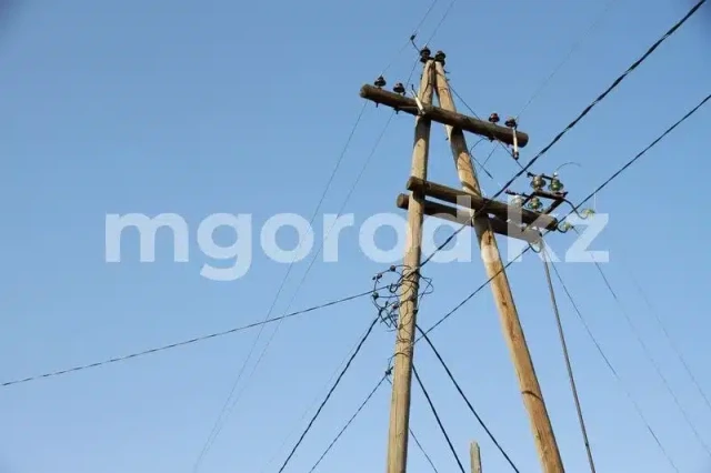 Пыльная буря оставила уральцев без воды и электричества