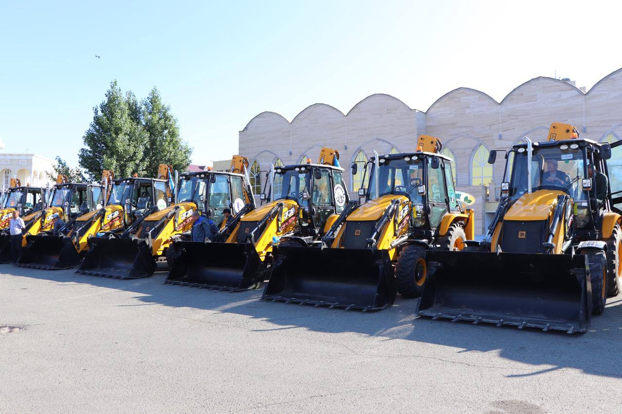 В ЗКО коммунальщикам вручили ключи от специальной техники