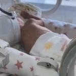 Новорождённого весом 850 граммов выходили казахстанские врачи