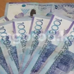 На купюры тенге вернут подпись главы Нацбанка