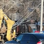 Женщина с двумя детьми попала под  трактор в Уральске