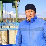 Пенсионер-крановщик из Актобе помог специалистам "Казводхоза" открыть шлюз на водохранилище