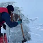 Спасатели три часа рубили лед, чтобы спасти лошадь в Актобе