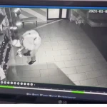 Кража сувенирных долларов попала на видео в Аксае