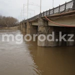 В Уральске падает уровень воды в реке Урал