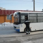 Чапан надели на первого проголосовавшего избирателя в селе ЗКО