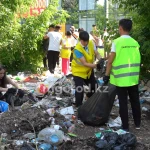 Мусор не наш, но Уральск общий: студенты вышли на экологическую акцию