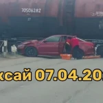 Автомобиль врезался в грузовой состав на переезде в ЗКО