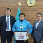 Сертификат на один миллион тенге вручили победителю чемпионата Азии в Бурлинском районе