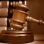 В Актобе задержали пьяную девушку в полицейской форме
